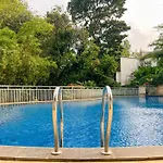 3 Bedroom Modern Classic Apartment, Netflix, Park View