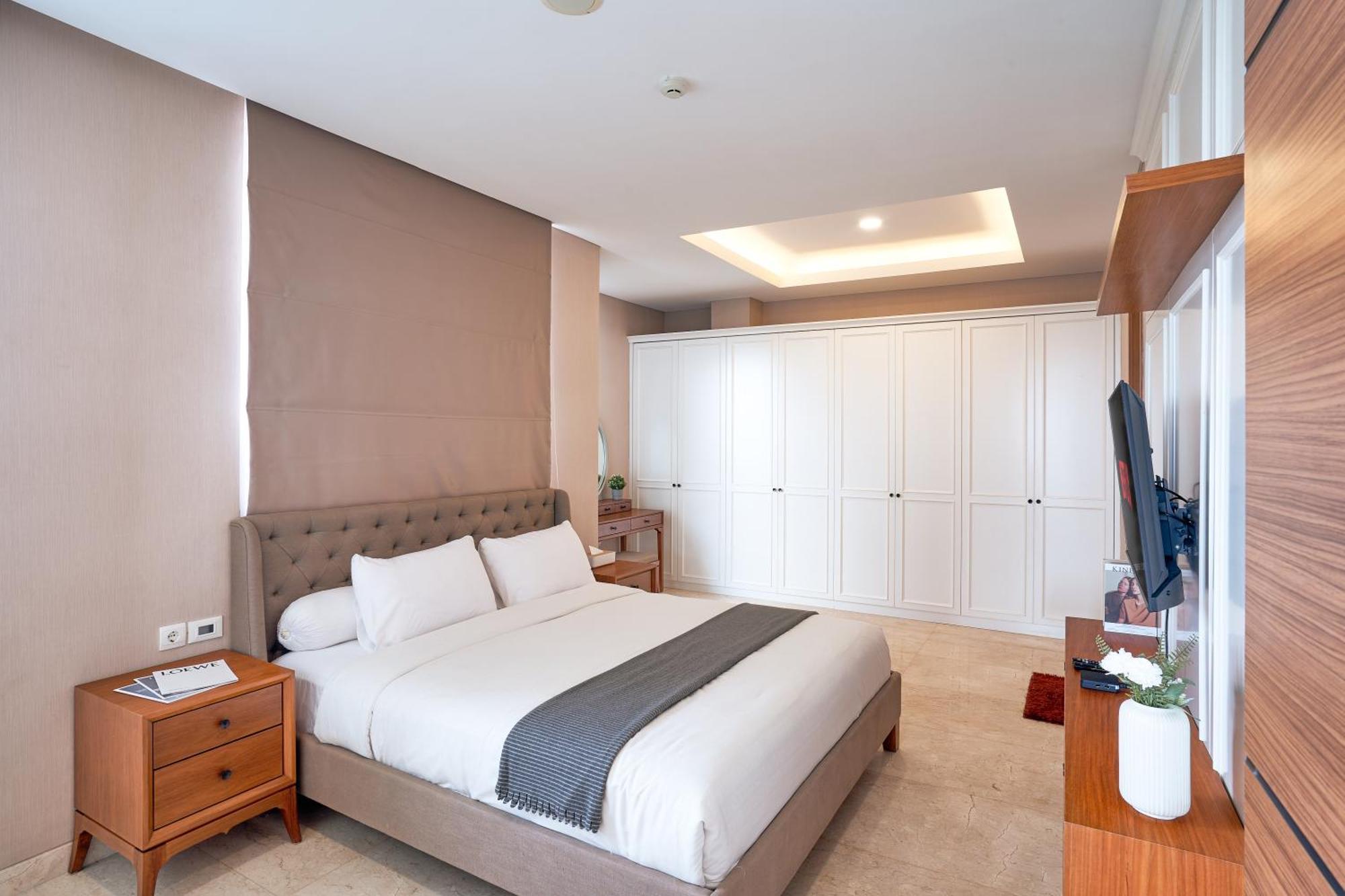 3 Bedroom Modern Classic Apartment, Netflix, Park View