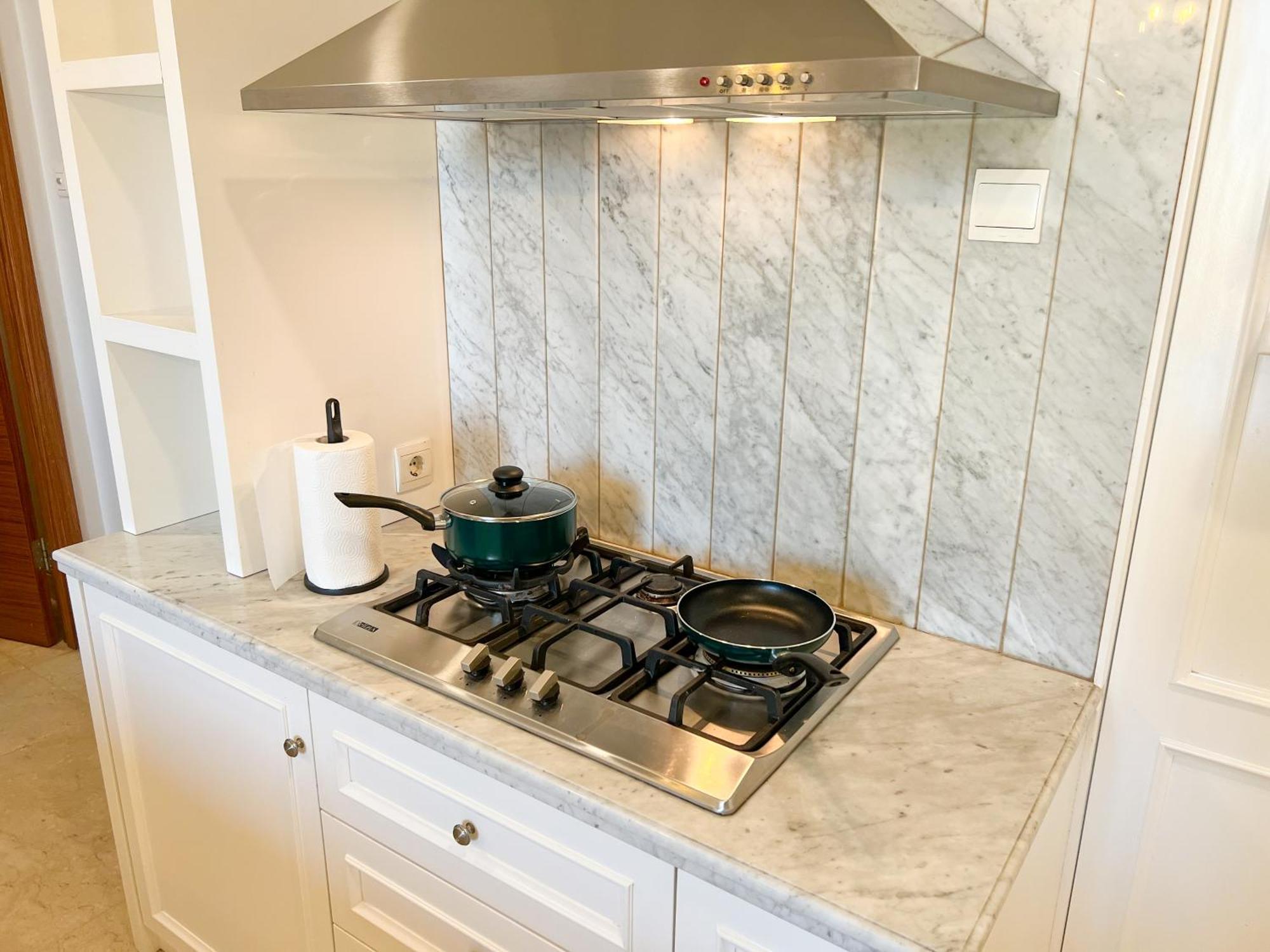 3 Bedroom Modern Classic Apartment, Netflix, Park View