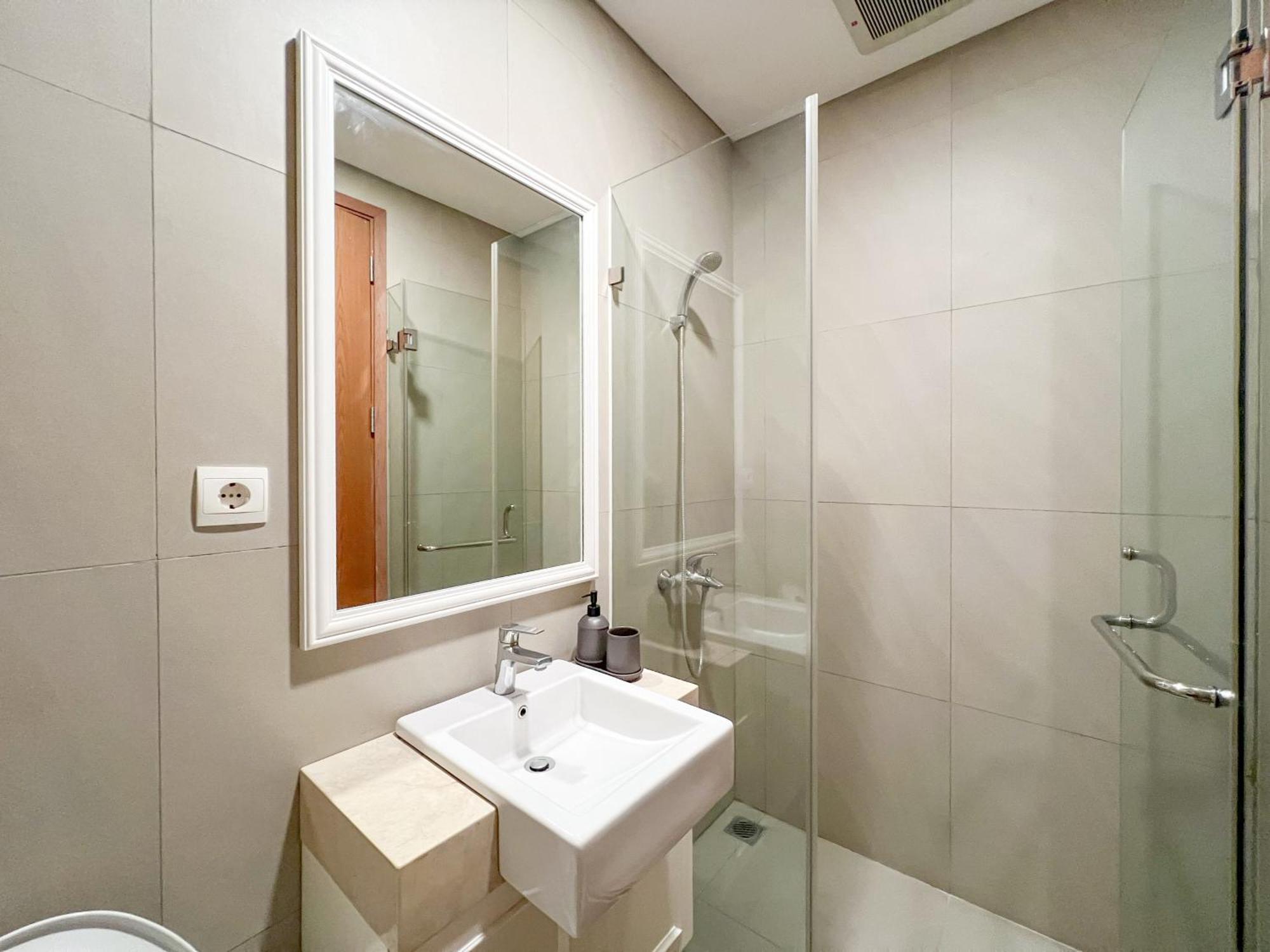 3 Bedroom Modern Classic Apartment, Netflix, Park View Apartemen *