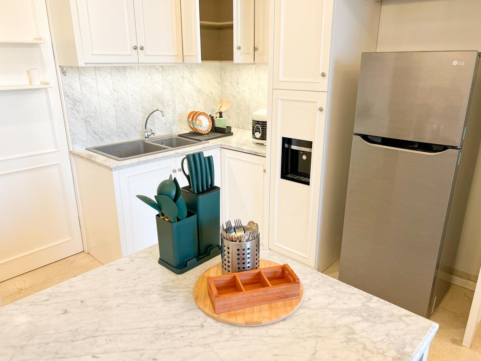 3 Bedroom Modern Classic Apartment, Netflix, Park View Apartemen Bandung