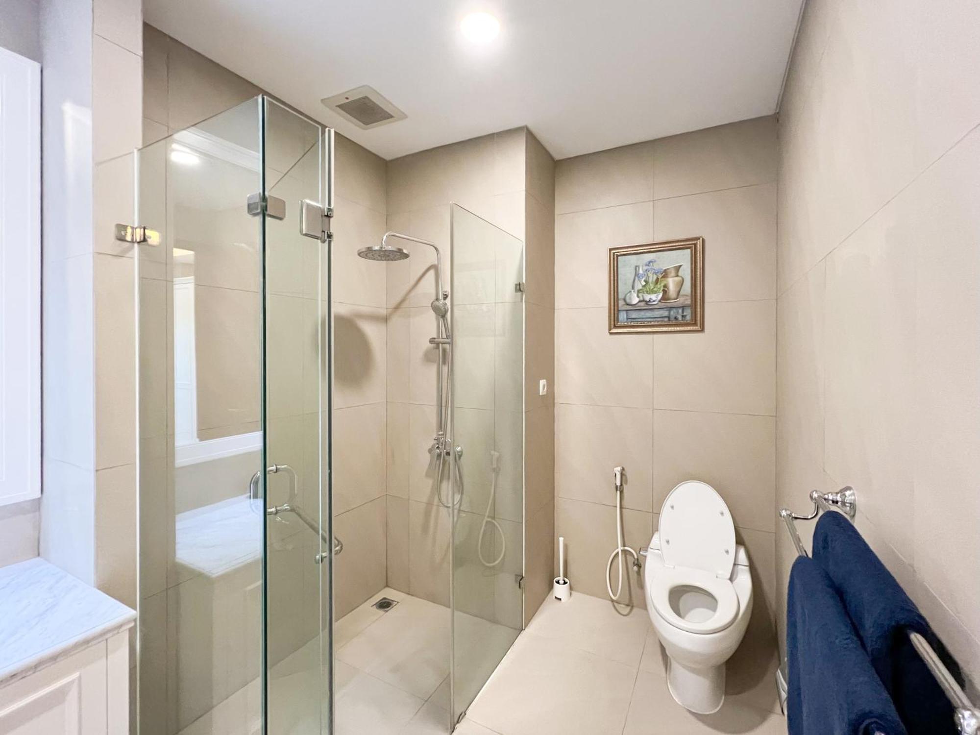 3 Bedroom Modern Classic Apartment, Netflix, Park View Apartemen Bandung