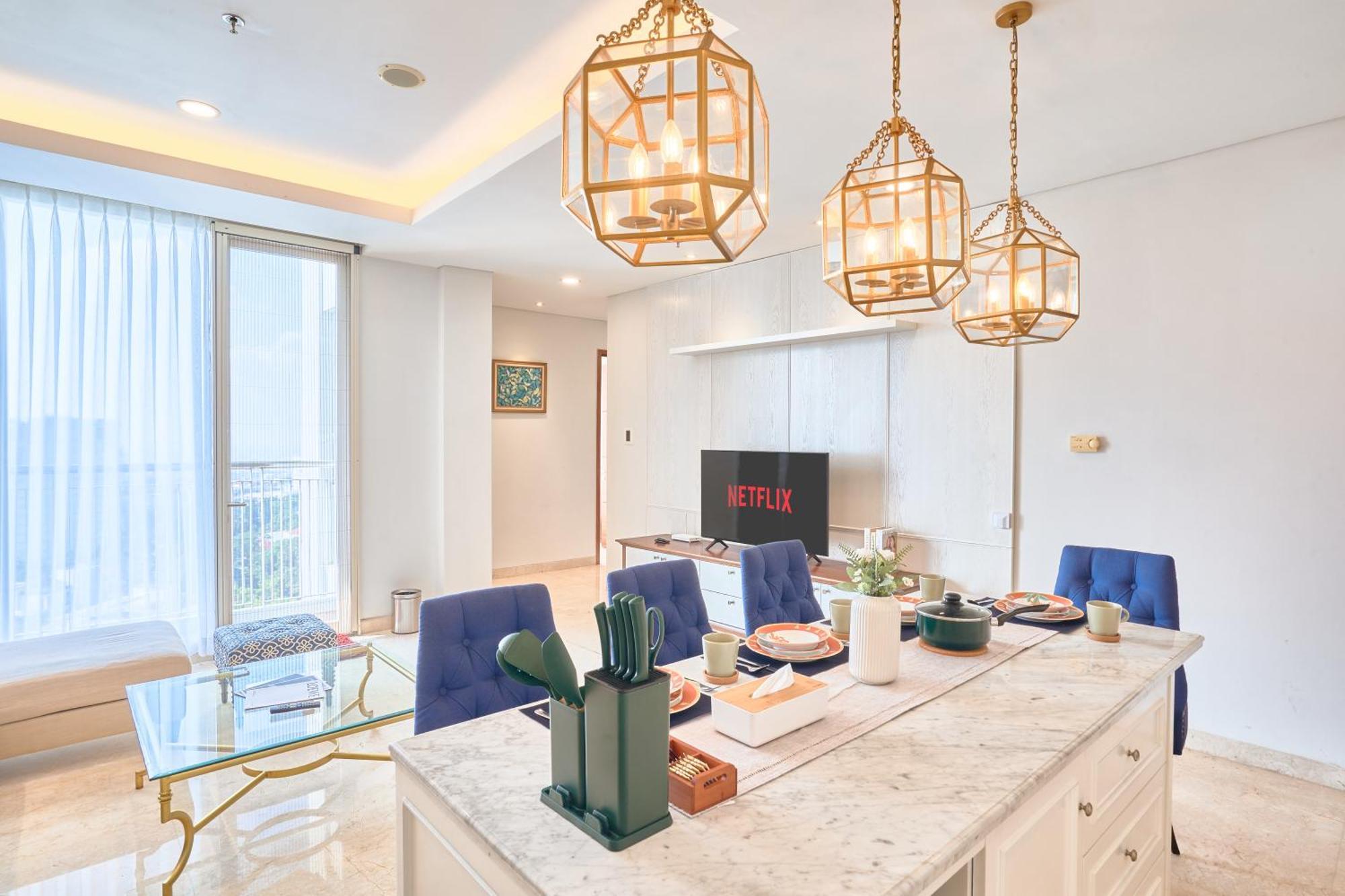 3 Bedroom Modern Classic Apartment, Netflix, Park View *