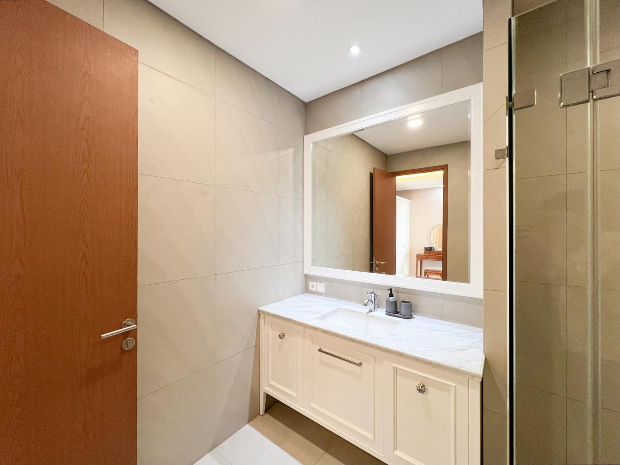 3 Bedroom Modern Classic Apartment, Netflix, Park View