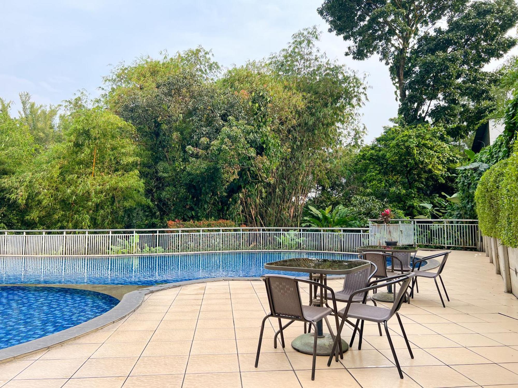 3 Bedroom Modern Classic Apartment, Netflix, Park View Apartemen *